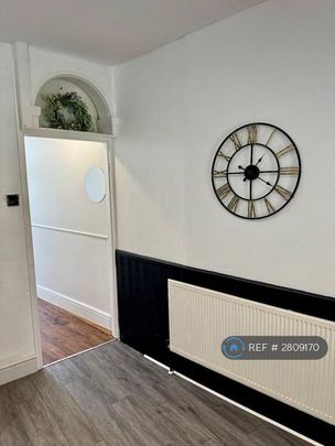 3 bedroom end of terrace house to rent - Photo 1