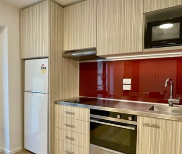 Central Wellington Studio Semi-Furnished & Ready to Enjoy - Photo 4