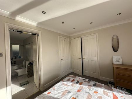 3 bedroom apartment to rent - Photo 5