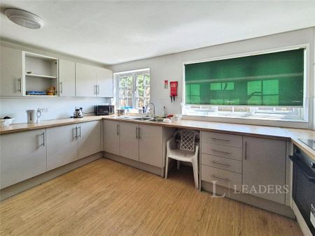 1 bedroom in a house share to rent - Photo 4