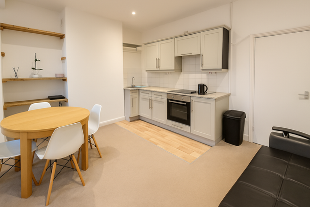 2 bedroom flat to rent - Photo 1