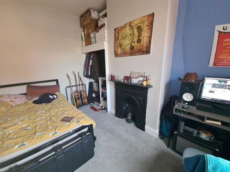 1 bedroom in a house share to rent - Photo 3