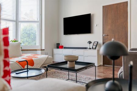 5 bedroom townhouse to rent - Photo 2