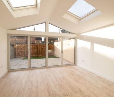 4 bedroom semi-detached house to rent - Photo 2