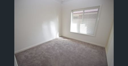 Modern 3 Bedroom Courtyard Home - Photo 2