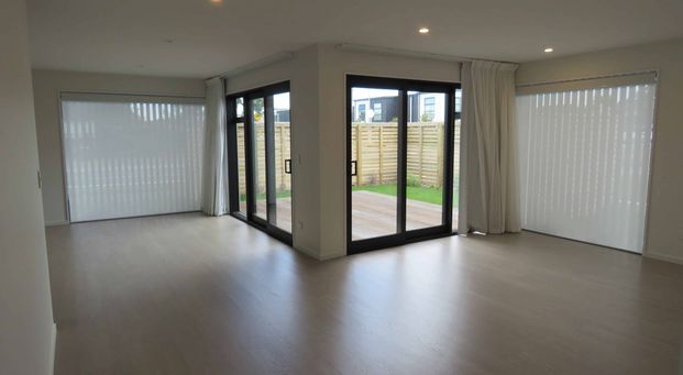 Brand New Executive Family Home in Sought-After St Albans - Photo 1