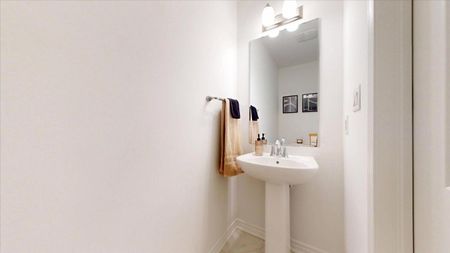 For Lease - 3071 Travertine Drive, Oakville, Ontario - Photo 2