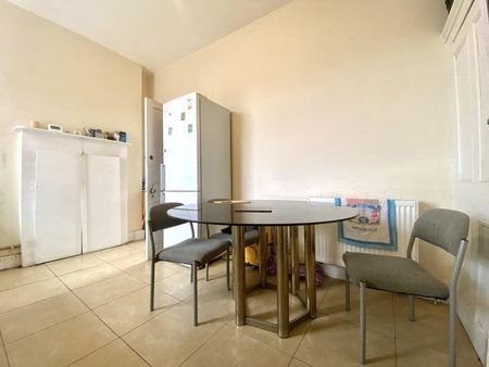 1 bedroom in a flat share to rent - Photo 2