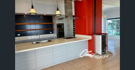 Stunning Waterfront 3-Bedroom Home - Photo 5