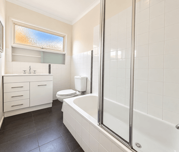 Private Standalone Villa in a Convenient Balwyn Location - Photo 5