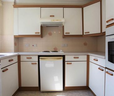 1 bedroom retirement property to rent - Photo 4