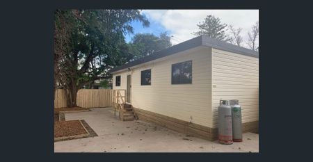 Tidy garden flat in suburban pocket - Photo 5