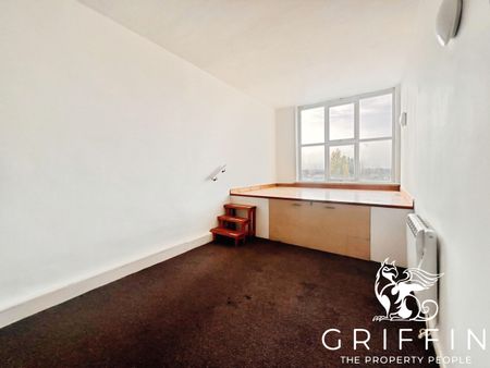 Stanford House, East Tilbury, Tilbury, RM18 - Photo 3