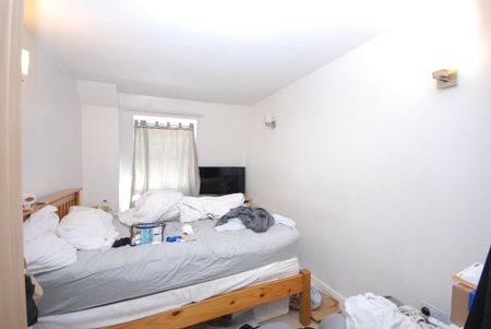 3 bedroom flat to rent - Photo 2