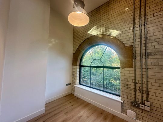 2 Bed Penthouse, Abbey Road, LS5 - Photo 1