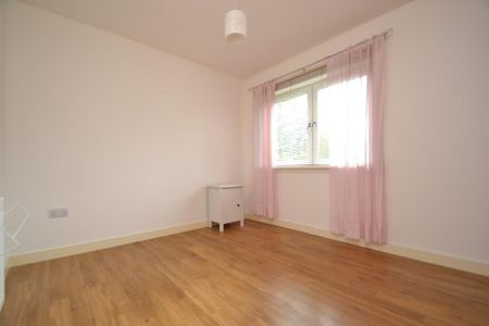 2 bedroom ground floor flat to rent - Photo 5