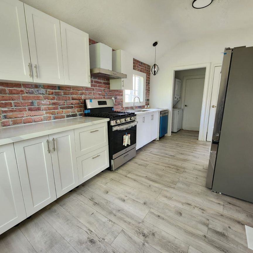 For Lease - 32 Niagara Street, Brantford, Ontario - Photo 1