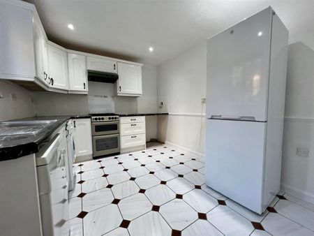 Harefield Road, Uxbridge, UB8 - Photo 5