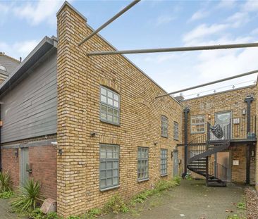A lovely one bedroom flat in a unique development in Wimbledon. - Photo 1