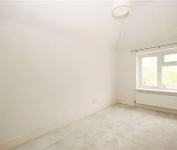 4 bedroom semi-detached house to rent - Photo 4