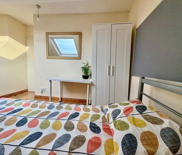 10 Bed Terraced House, Pomona St, S11 - Photo 5