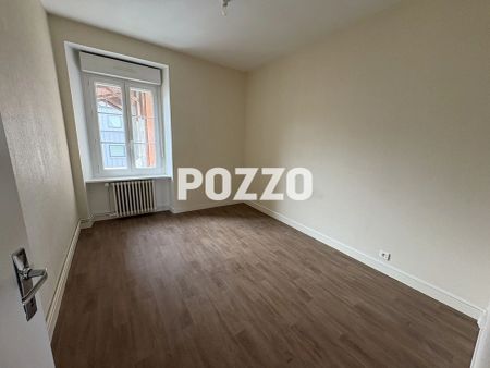 APPARTEMENT A LOUER SUR LES QUAIS AVEC VU SUR LE PORT DE TYPE F3 A CHERBOURG - Photo 4