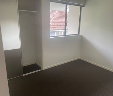 Holland Park - Photo 3