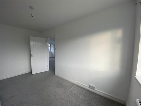 3 bedroom apartment to rent - Photo 4