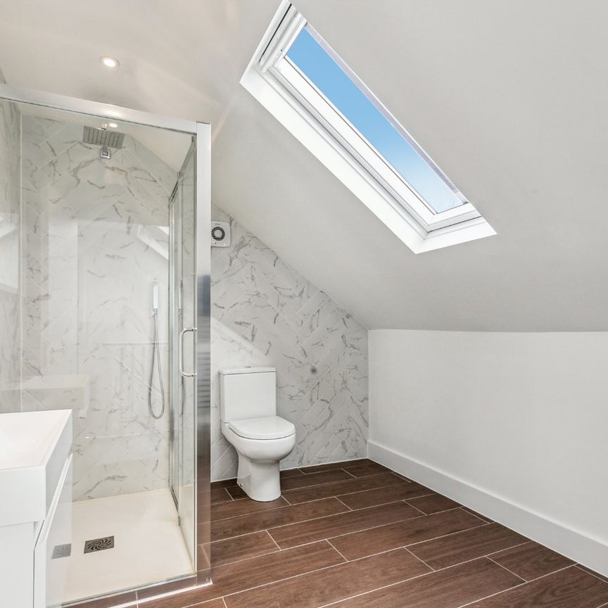 Hollies Close, SW16 - Photo 1