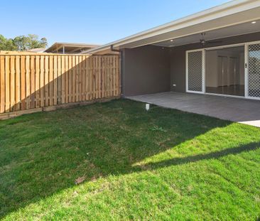 Modern 3-Bedroom Family Home with Fully Fenced Yard - Photo 4