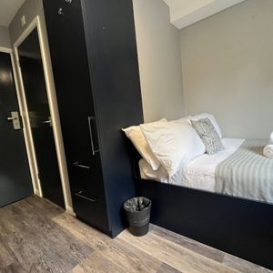 St. Marks Street, LEEDS - Photo 2