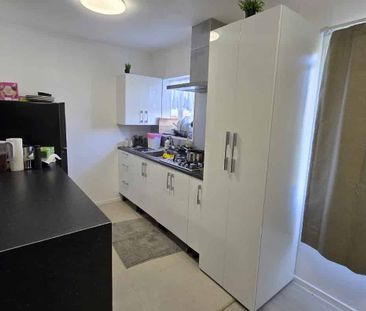 Spacious 3-Bedroom Home in Prime Papatoetoe Location - Photo 3