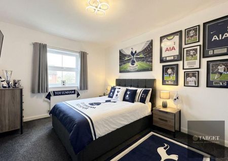 4 bedroom end of terrace house to rent - Photo 3
