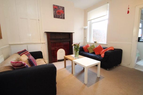 4 bedroom terraced house to rent - Photo 1