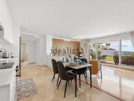 Alquiler de piso en Calle Algarrobo - Photo 4