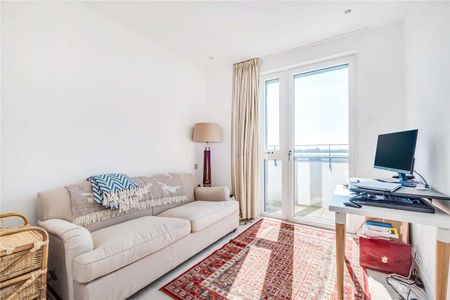 A luxury 3 bedroom apartment on the fourth floor of this contemporary riverside development. - Photo 2