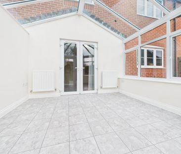 4 bedroom semi-detached house to rent - Photo 2