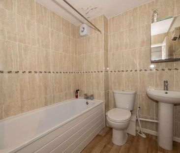 Oak Bank, Prestwich, M25 - Photo 2