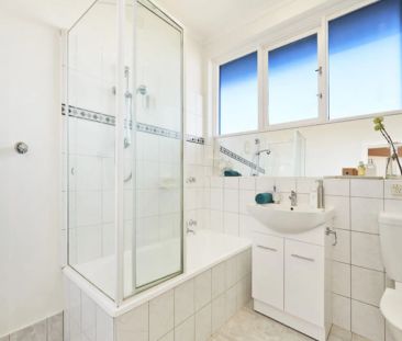 GOOD SIZED TWO BEDROOM APARTMENT - Photo 6