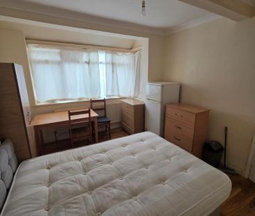 1 bedroom in a house share to rent - Photo 1