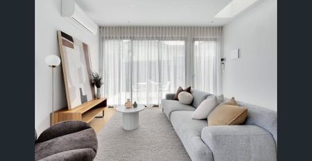 Stunning brand new 2 bedroom, 2 bathroom townhouse - Photo 2