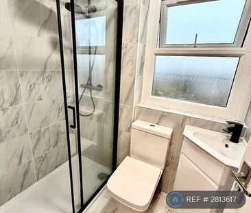 3 bedroom terraced house to rent - Photo 6