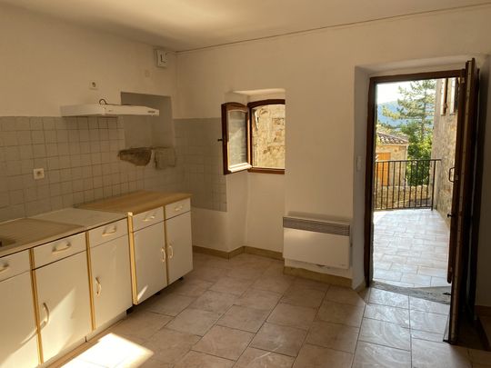 Location Maison 3 pièces 70m² LES VANS 07140 - Photo 1