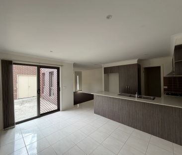 2 BEDROOM TOWNHOUSE - Photo 5
