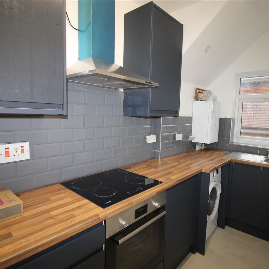 Roberts Road, High Wycombe - Photo 1