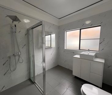 SPACIOUS FAMILY LIVING IN PRIME LOCATION - Photo 6