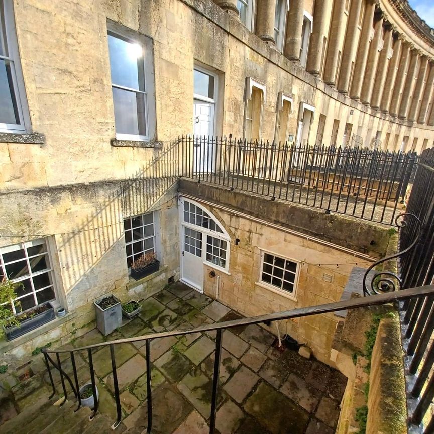 Royal Crescent - Photo 1