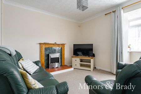 3 bedroom detached bungalow to rent - Photo 2