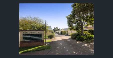 Charming 2-Bedroom Unit in a Highly Sought-After Central Location - Photo 2