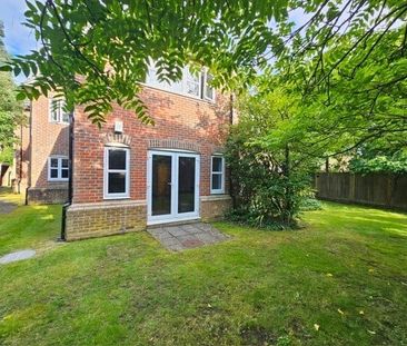 Bassett Avenue, Southampton - Photo 1